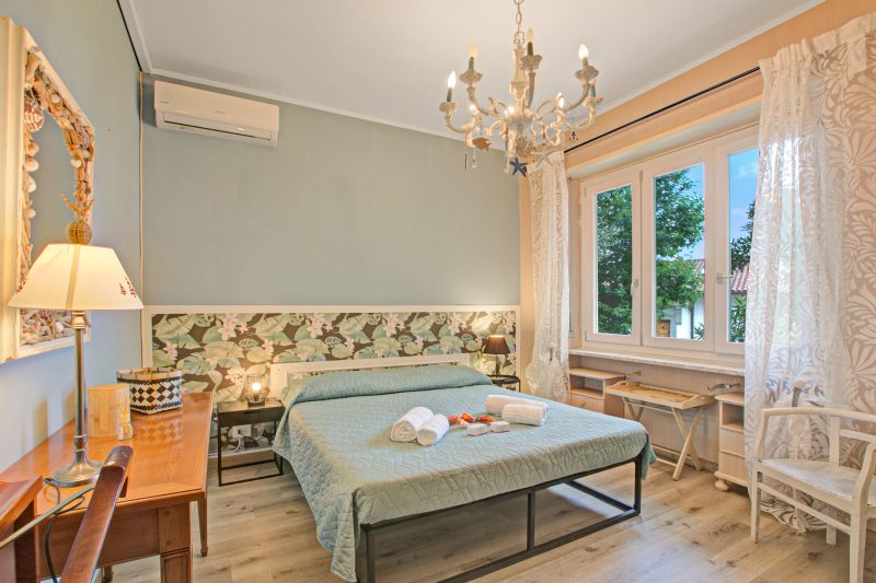 PineHome & Garden - Balcony Apartment w/ Mountain Views