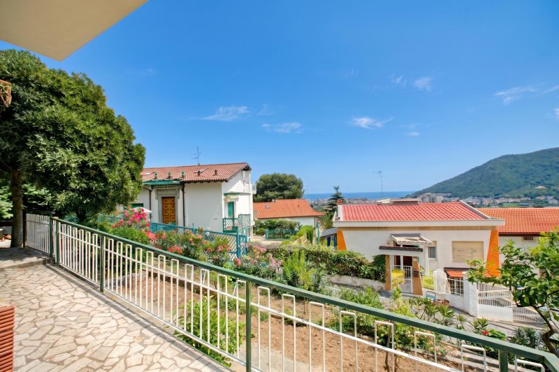 PineHome & Garden - Balcony Apartment w/ Mountain Views
