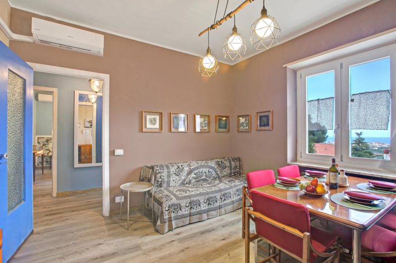 PineHome & Garden - Balcony Apartment w/ Mountain Views