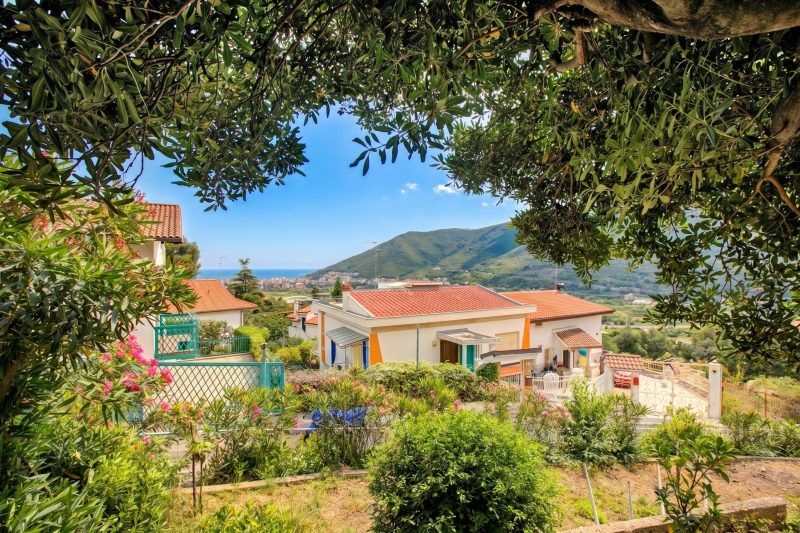 PineHome & Garden - Balcony Apartment w/ Mountain Views