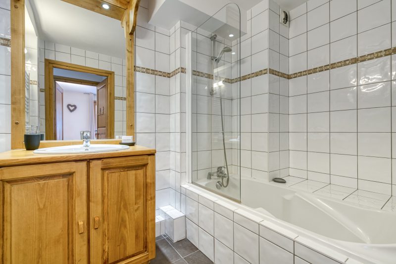 V Loriaz 32: Beside Ski Lift; Pool, Sauna & Gym