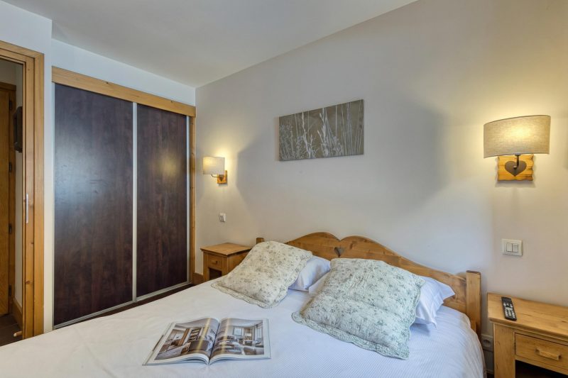 V Loriaz 32: Beside Ski Lift; Pool, Sauna & Gym