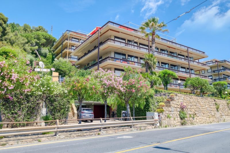 Casa 3 Ponti with Sea-View Balcony and Parking