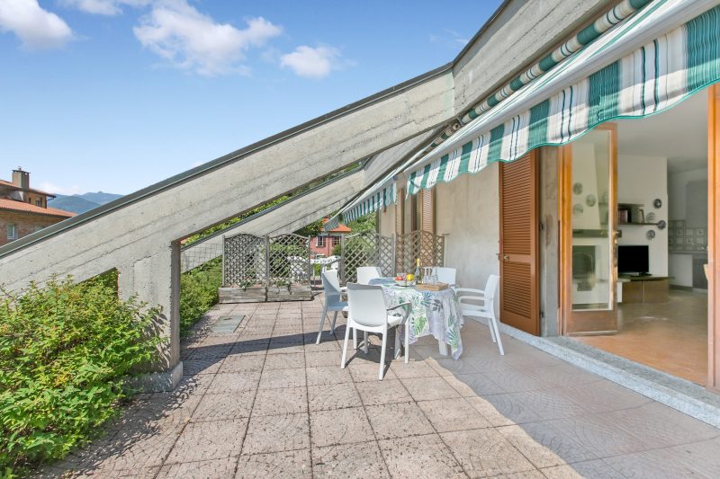 Appartamento Alessandra: Terrace and Lake View
