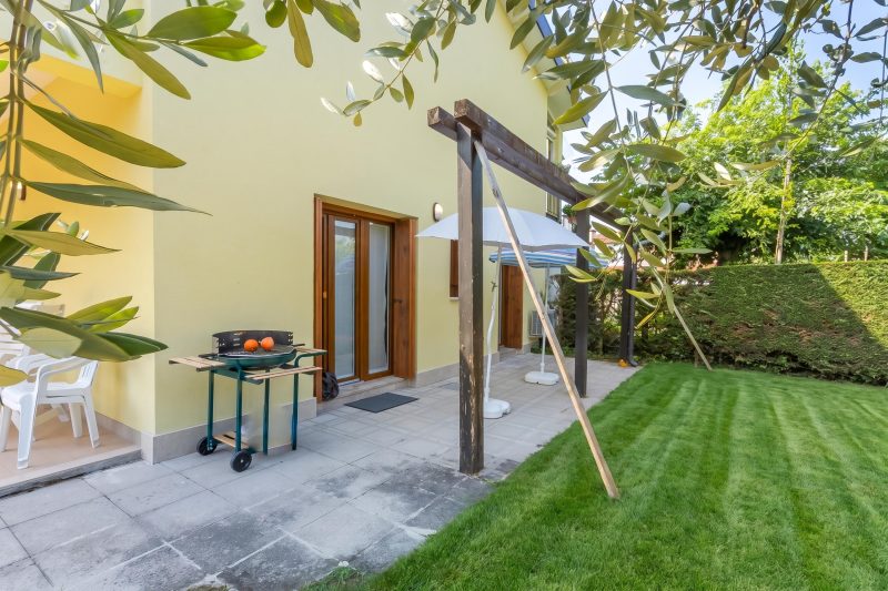 Casa Zini- Apartment with Shared Pool & Garden