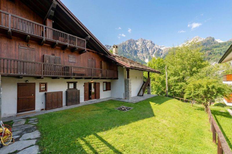 Cozy Apartment with Garden in Courmayeur
