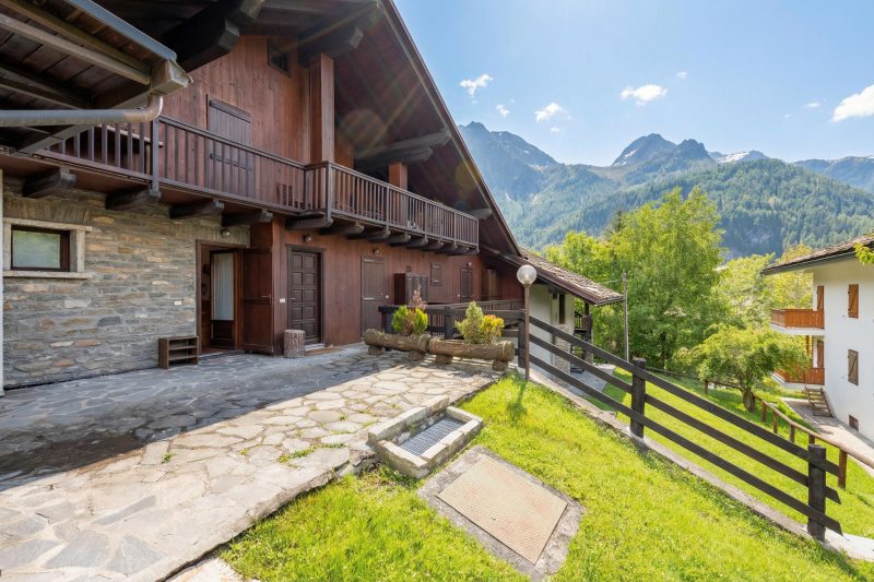 Cozy Apartment with Garden in Courmayeur