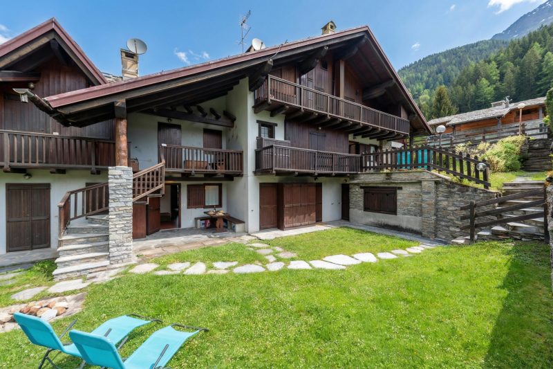 Cozy Apartment with Garden in Courmayeur