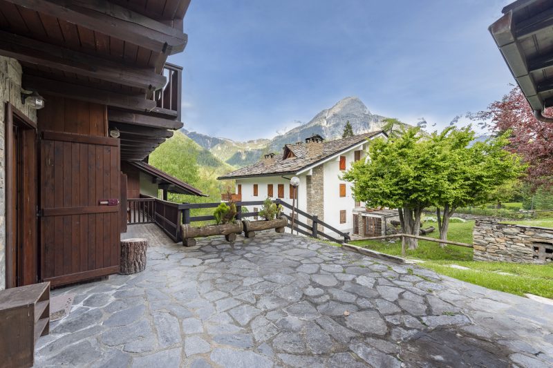 Charming Apart with Garden in Courmayeur
