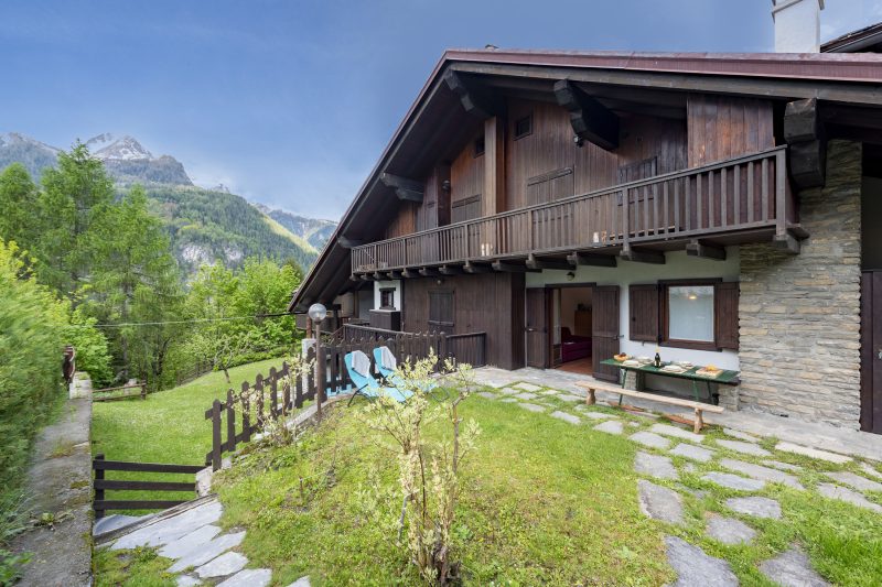 Charming Apart with Garden in Courmayeur