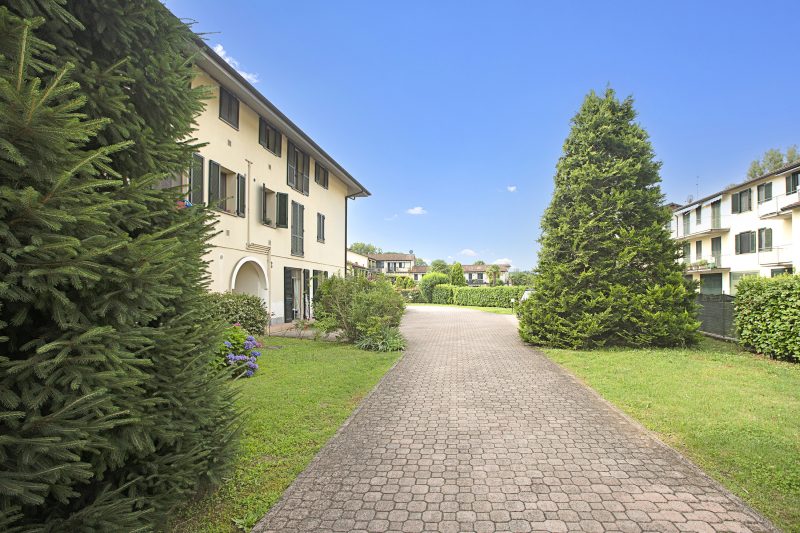 Angera Relax & Pool - Lake Maggiore Retreat