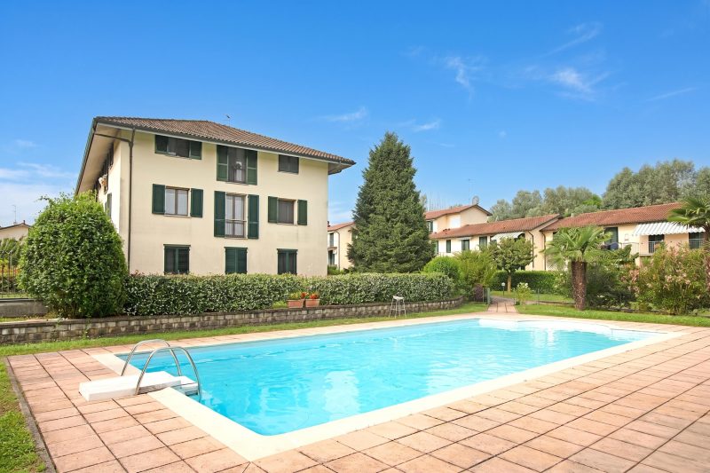 Angera Relax & Pool - Lake Maggiore Retreat