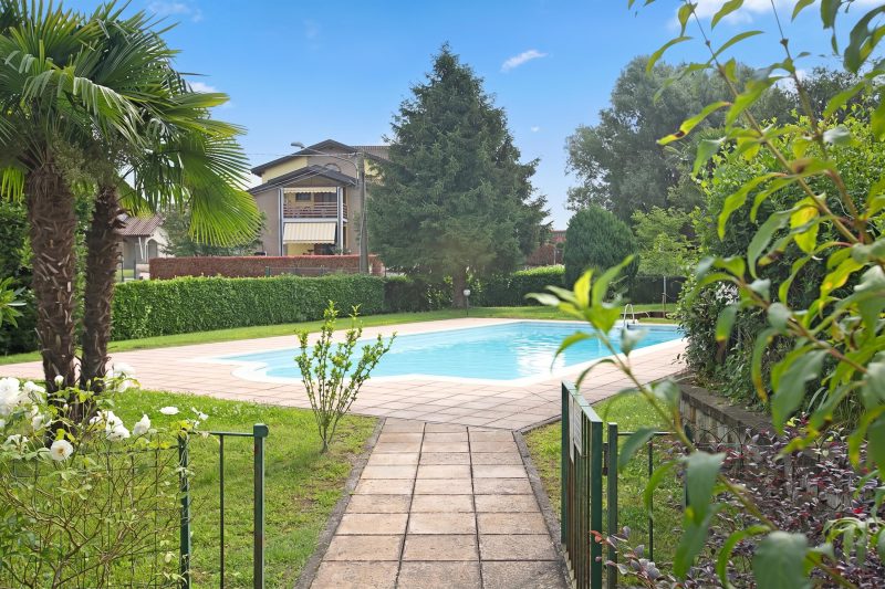 Angera Relax & Pool - Lake Maggiore Retreat