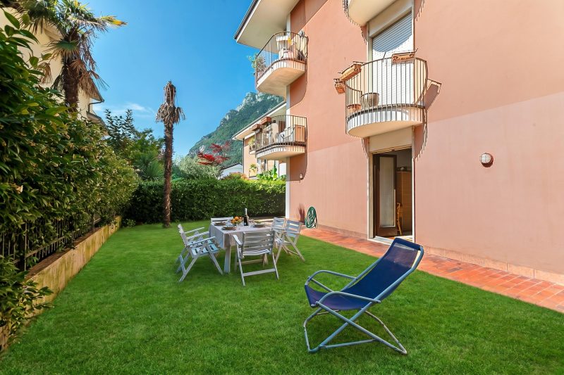 Il Giardino di Riva - Garden Apartment near the Lake