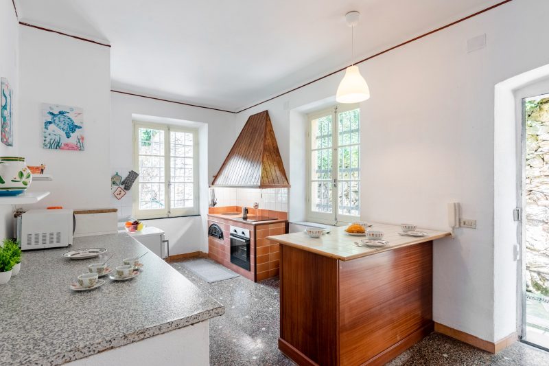 Basilico House In Mulinetti - 10min walk from Beaches