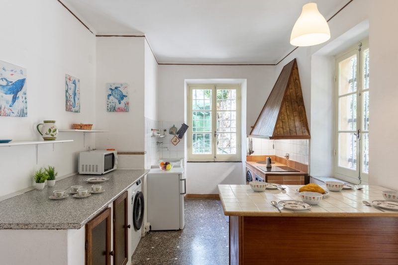 Basilico House In Mulinetti - 10min walk from Beaches