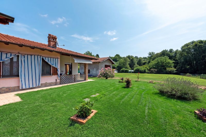 La Casa In Campagna: Rustic Retreat 800m from the Lake