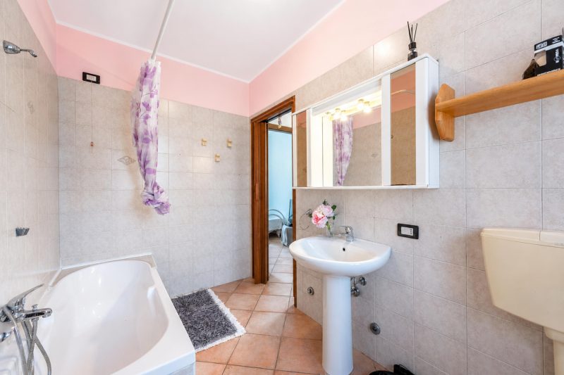 La Casa In Campagna: Rustic Retreat 800m from the Lake