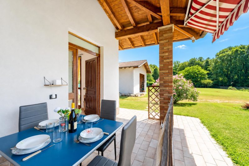 La Casa In Campagna: Rustic Retreat 800m from the Lake