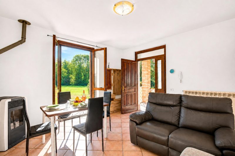 La Casa In Campagna: Rustic Retreat 800m from the Lake