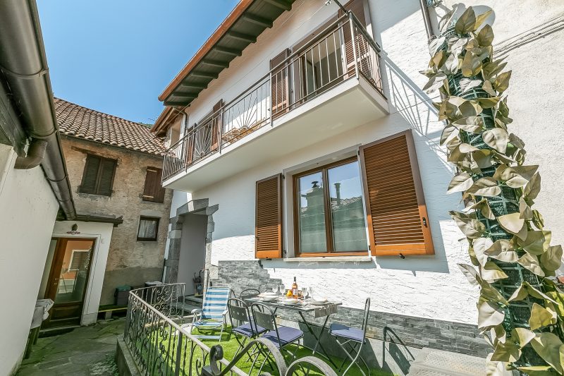 L' angolino di Cannobio: Stone Home for 4 with Terrace