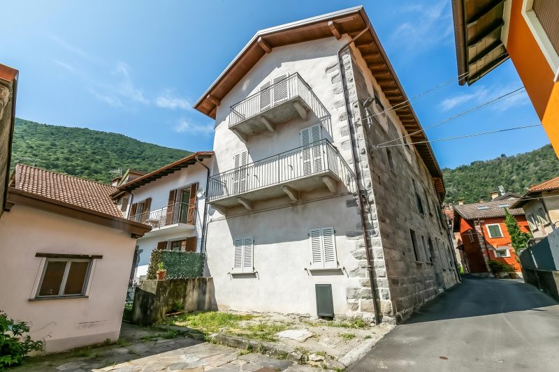 L' angolino di Cannobio: Stone Home for 4 with Terrace