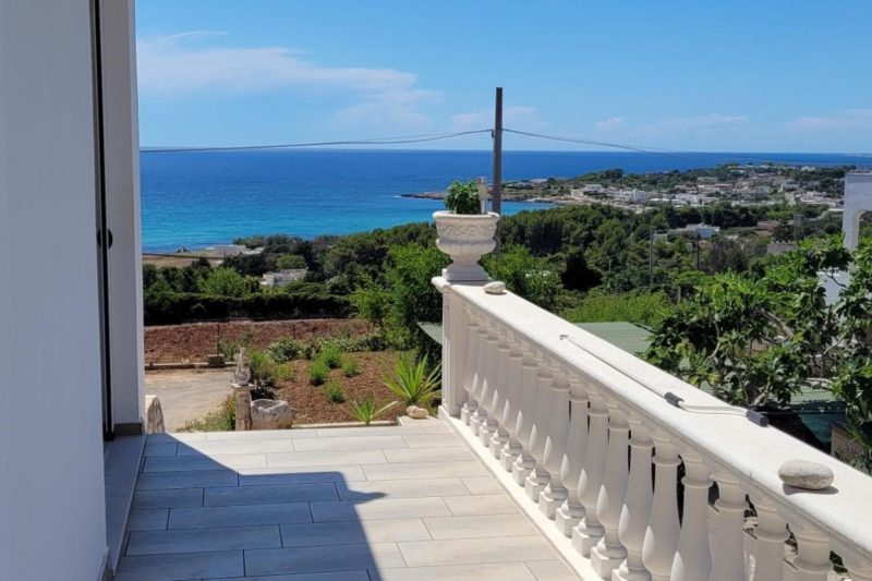 Villa Felloniche Sea-View Apartment with Parking