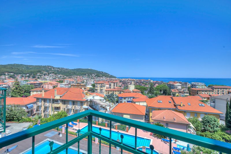 Seaview Pool Retreat - M17
