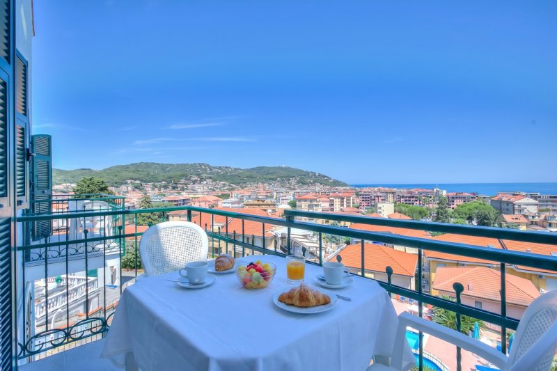 Seaview Pool Retreat - M17