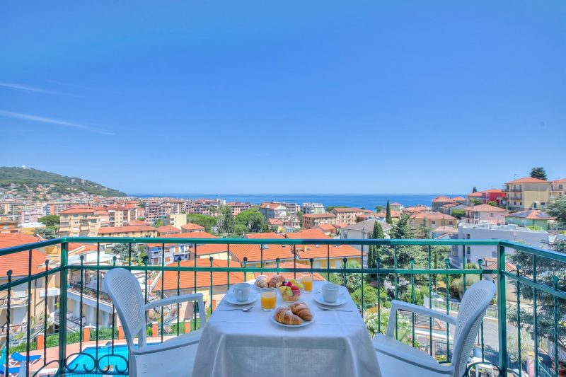 Seaview Pool Retreat - M16