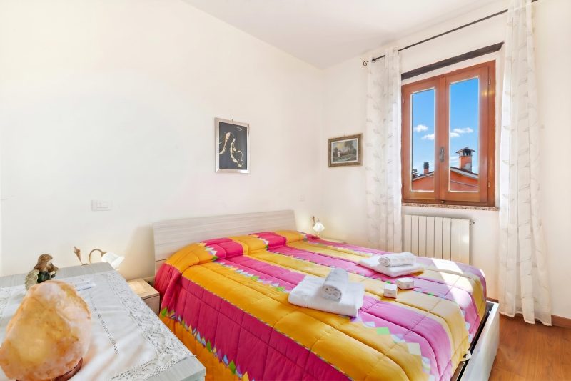 Apartment With Pool And Garden
