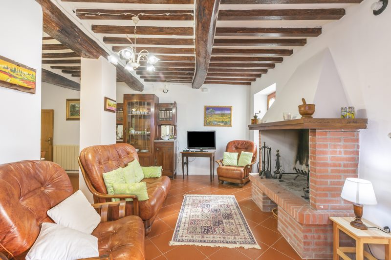 Apartment With Pool And Garden