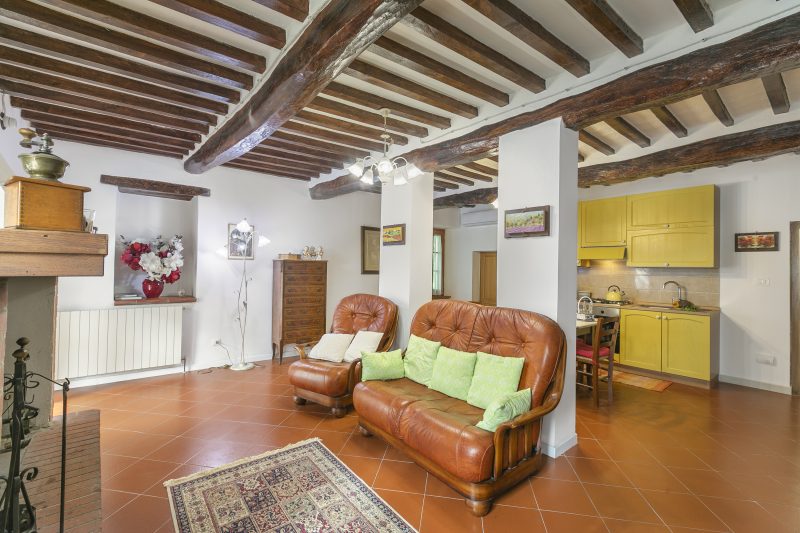 Apartment With Pool And Garden
