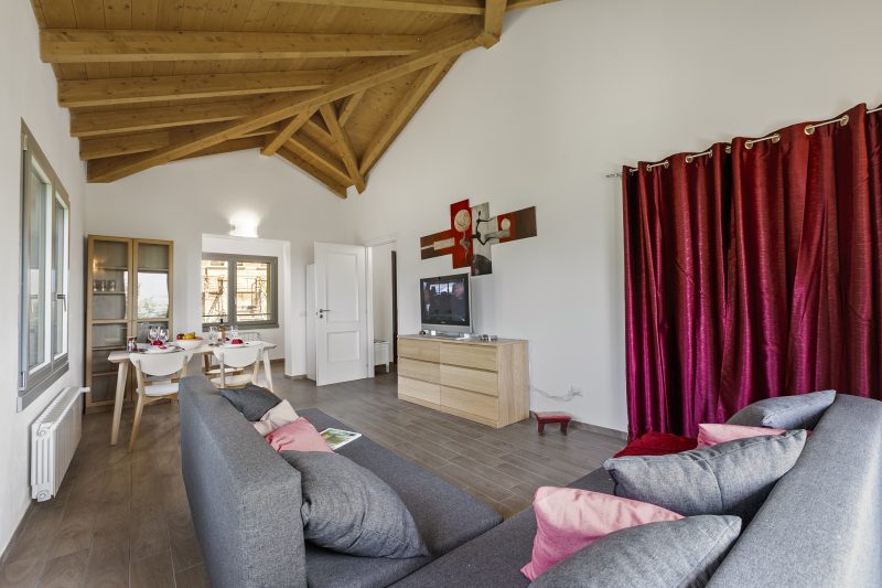 Viola Apartment Lake Maggiore Retreat w/ Private Garden & Parking
