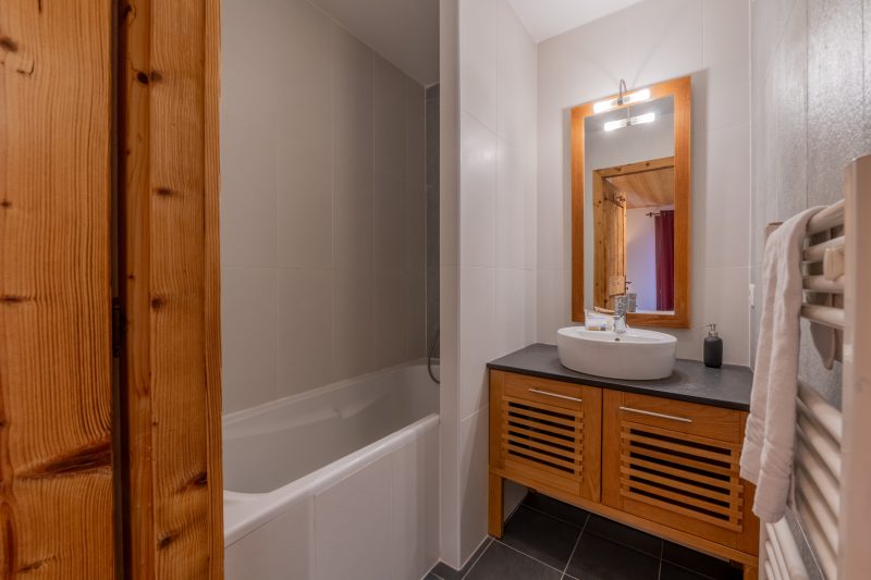 l'Ours Bleu A35 Ski-In at Vallorcine| Shared Pool, Gym & Wellness
