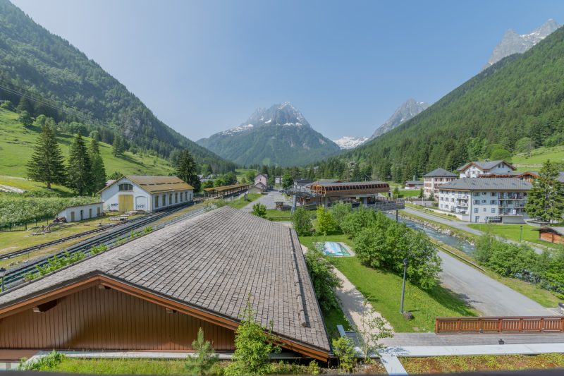 l'Ours Bleu A35 Ski-In at Vallorcine| Shared Pool, Gym & Wellness