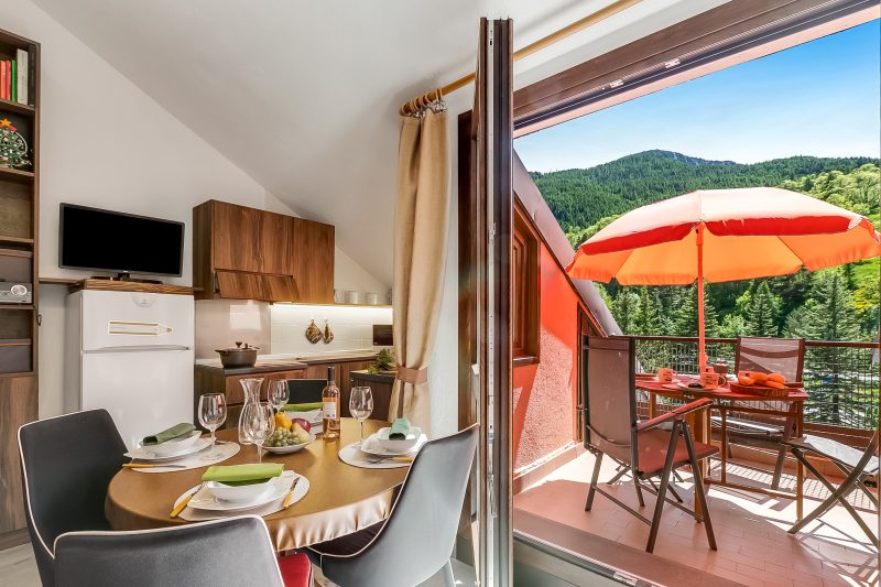 Appartamento Alpine Inspiration for 4 with Balcony