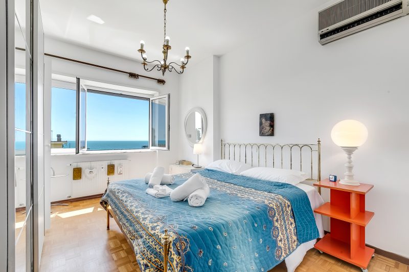 Owl House, Sea-View Terrace Apt in Sanremo