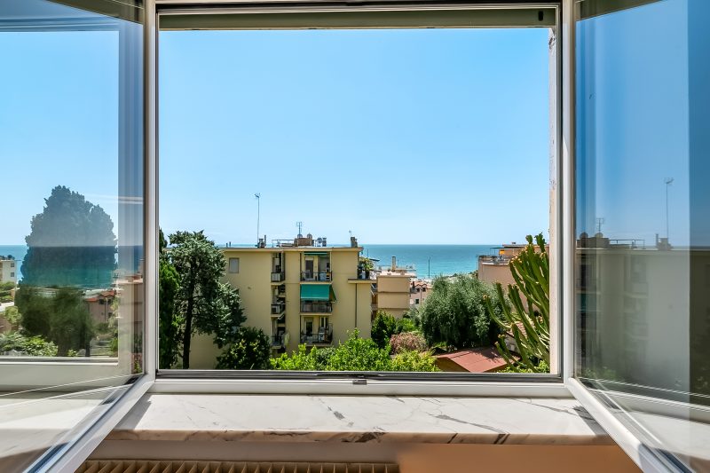 Owl House, Sea-View Terrace Apt in Sanremo