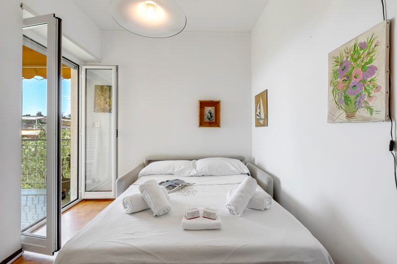 Owl House, Sea-View Terrace Apt in Sanremo
