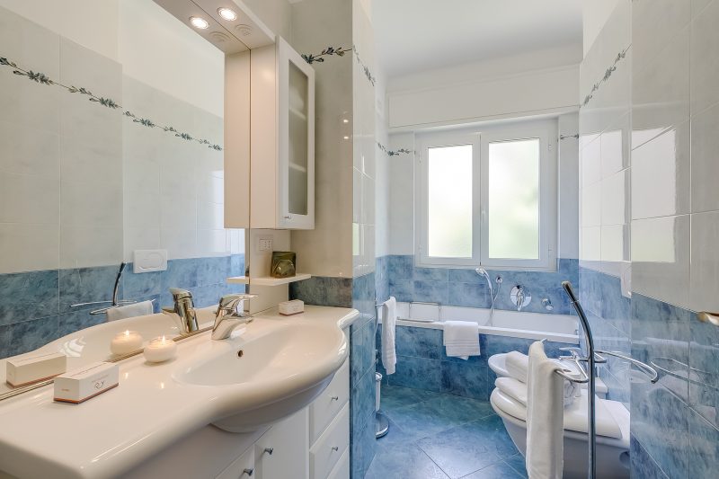 Owl House, Sea-View Terrace Apt in Sanremo
