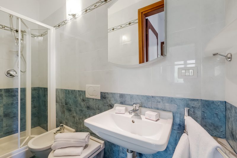Owl House, Sea-View Terrace Apt in Sanremo