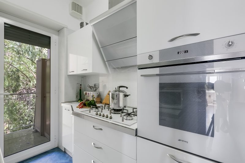 Owl House, Sea-View Terrace Apt in Sanremo