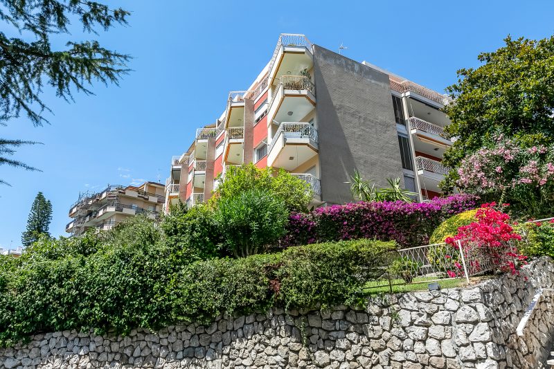 Owl House, Sea-View Terrace Apt in Sanremo