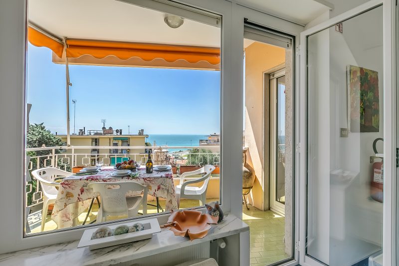 Owl House, Sea-View Terrace Apt in Sanremo