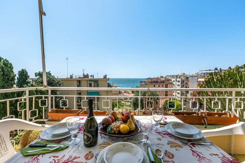 Owl House, Sea-View Terrace Apt in Sanremo