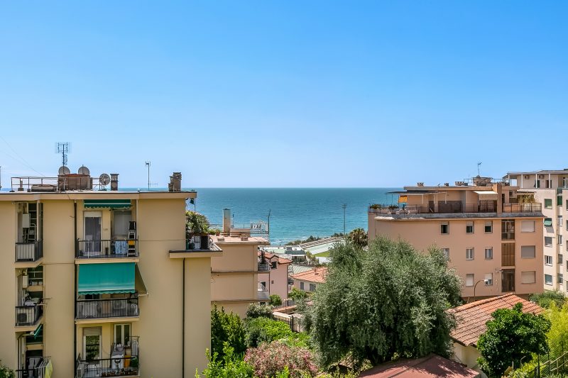 Owl House, Sea-View Terrace Apt in Sanremo