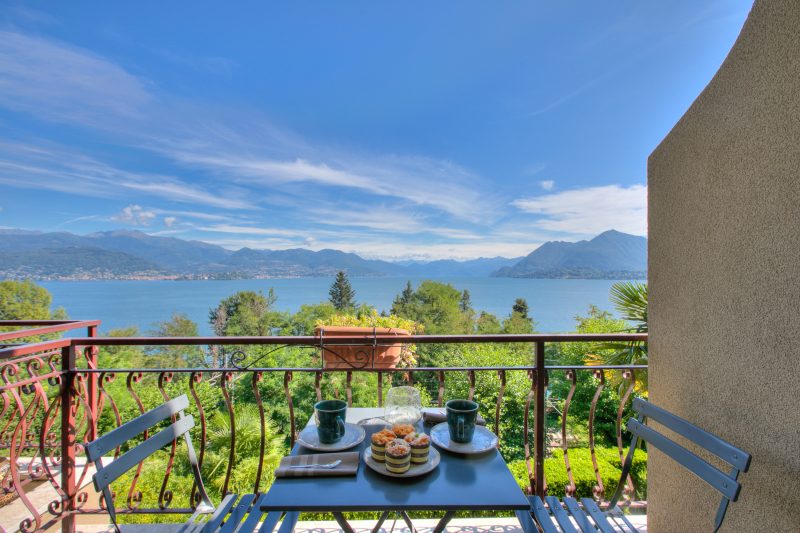 Mon Reve - Lake View Terrace and Pool