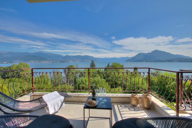 Mon Reve - Lake View Terrace and Pool