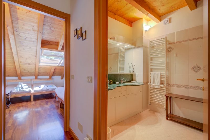 The Green Emerald Family Retreat with Private Garden
